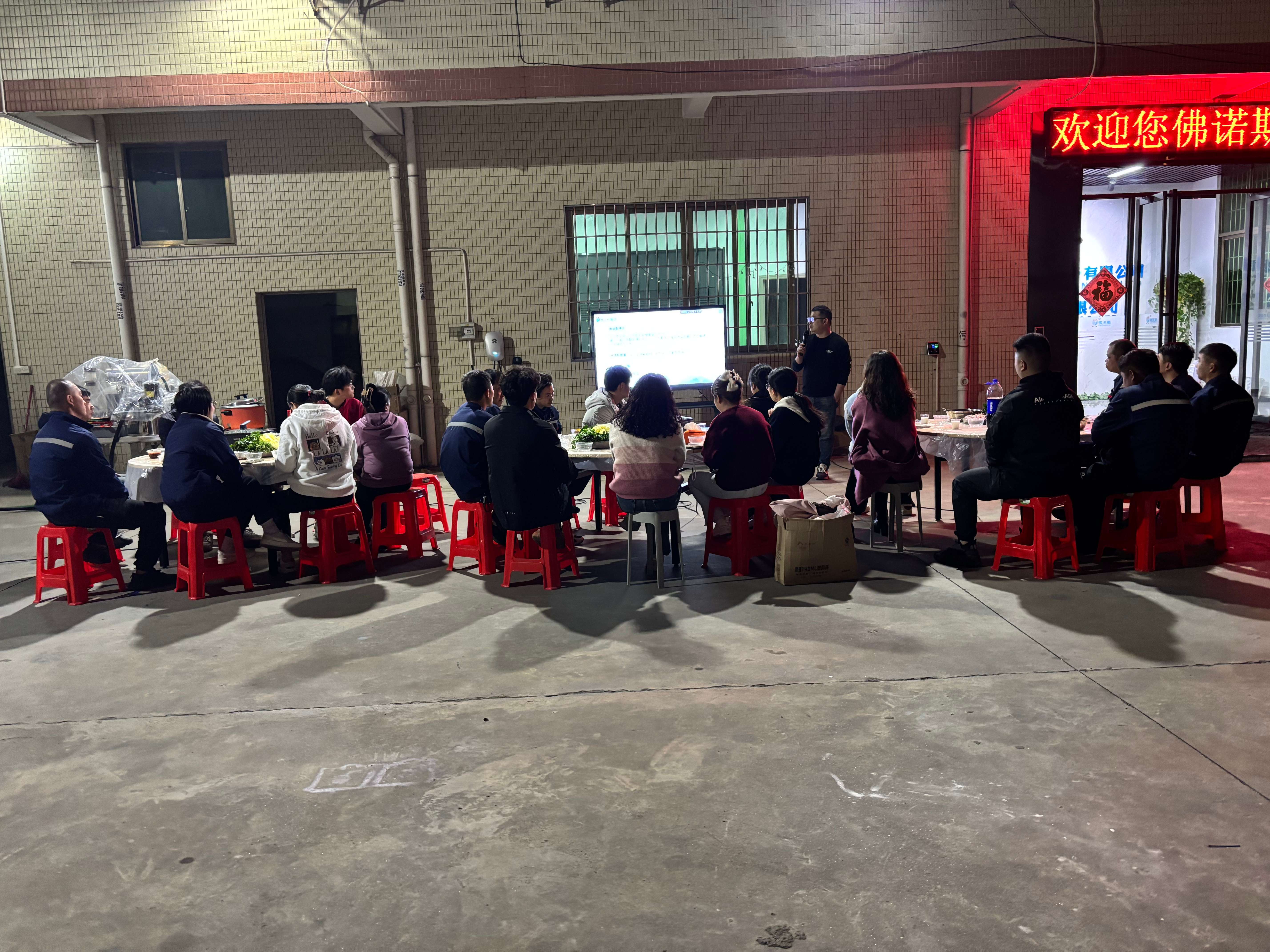 2025 qarşılayır: birlikdə, daha parlaq bir gələcək yaradaq